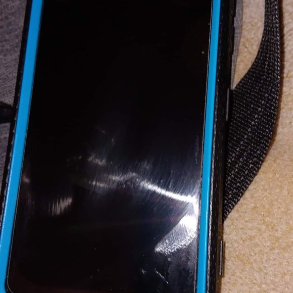 Android phone - Picture 1 of 2